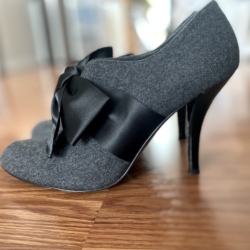 Stuart Weitzman Gray Wool with Black Satin Bow High Heeled Bootie